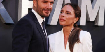 (Видео) Божиќниот подарок на Викторија за Дејвид Бекам ги насмеа луѓето, му подари кокошки