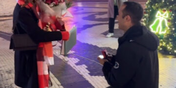 (Видео) Падна првото запросување пред елката на плоштад