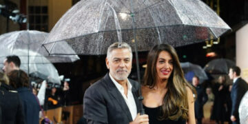 Амал Клуни го воодушеви и сопругот и светот: три моќни стајлинзи за шест дена – како светска дива