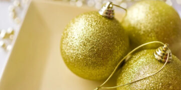 Како да ја накитите елката според фенг шуи – бои и украси што носат среќа и богатство