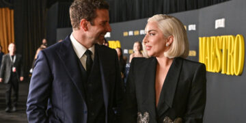 Холивудскиот лоб е во тренд: го носи и Лејди Гага