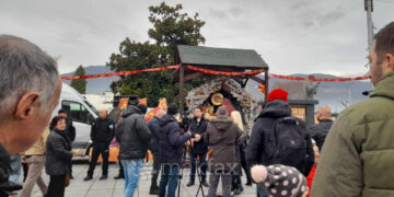 Бадникова поворка во Охрид, на чело пејачите Ѓоко Таневски и Пајак