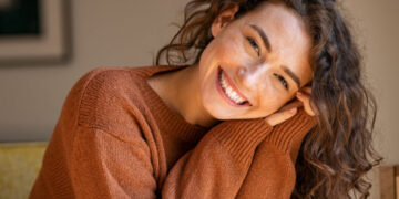 Како да го стимулираме лачењето на хормоните кои прават да се чувствуваме среќни?