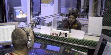 (Видео) „Kажу да време лечи све“, со помош на АИ технологија нова песна на Тоше Проески