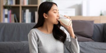 Лекарите објаснуваат зошто стануваме помалку толерантни на лактоза како што старееме