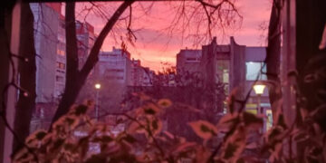 Необична појава над Белград: огнено црвено небо