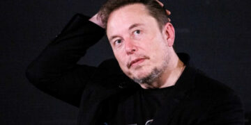 Маск: Извршено е првото вградување чип во човечки мозок, пациентот е во добра состојба