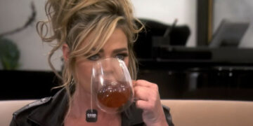 Познатата холивудска актерка Денис Ричардс пие чај Good Nature во популарното ријалити-шоу „Вистинските домаќинки од Беверли Хилс“