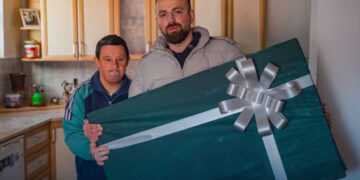 Го фати крстот на Водици во Крива Паланка па поклонот го донираше на лице со Даунов синдром