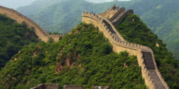 Пекинг е во потрага по туристи, овозможува безвизна шема по проблематичната економија по пандемијата