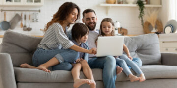 Проверете колку луѓе во светот ги имаат вашето име и презиме