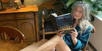 Чешкиот супермодел  Паулина Поризкова направи операција на колкот и ги покажа лузните: „Тие се дел од мене, ги прифаќам“