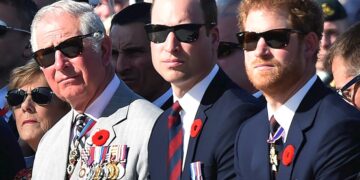 „Вилијам нема да зборува со Хари додека не се извини за нападите“, велат кралски експерти