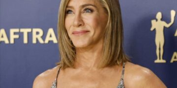 (Видео) Фустанот на Џенифер Анистон на наградите САГ е ниво над останатите