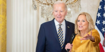 Тајната на долгиот брак на Џо Бајден и неговата сопруга, велат, е добрата акција во кревет