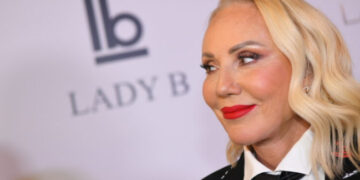 Лепа Брена носи 50.000 евра само на рака: пејачката фотографирана со луксузен часовник чија цена е цело богатство