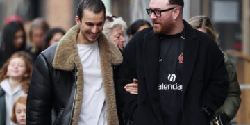 Сем Смит ужива во романтична прошетка со своето момче пред Денот на вљубените