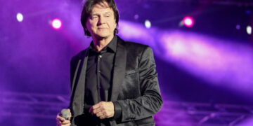 Здравко Чолиќ е еден од најобразованите пејачи од естрадата, а бил успешен и во спортот