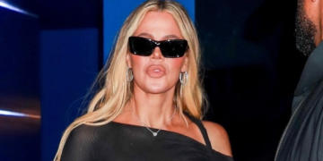 Клои Кардашијан на забавата пристигна во проѕирен фустан и ги покажа брадавиците