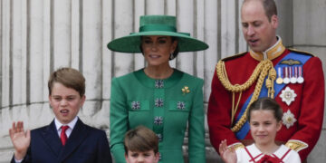 Кралското семејство има доверба од граѓаните и покрај теориите на заговор, покажува анкета