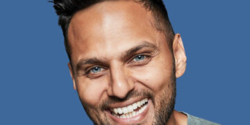 Најпознатиот инфлуенсер и мотивациски говорник лажел за деталите од неговиот живот