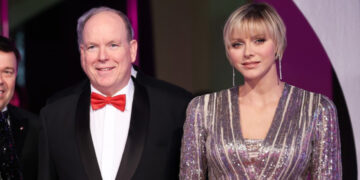 „Најтажната принцеза“ го привлече вниманието на балот со нова фризура и необичен комбинезон