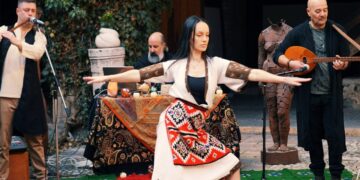 (Видео) Кафе Де Анатолиа во живо во Сули Ан во Скопје: Фузија на музика и историја