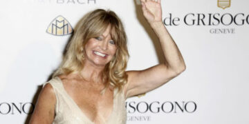 Популарната актерка Голди Хон тврди дека имала блиска средба со вонземјани: „Видов триаголни глави, бев парализирана, ме допираа по лицето“