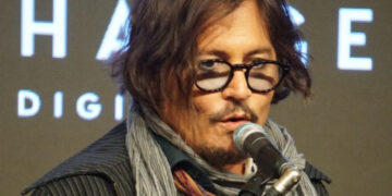 Џони Деп повторно во „Пиратите од Карибите“: Преговорите во тек, фановите поделени околу враќањето