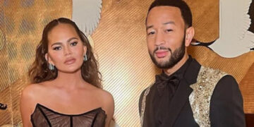 Криси Тајген ги покажа лузните на градите во проѕирен фустан: „Знам дека зумирате“