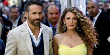 Блејк Лајвли откри дека и е тешко да ги гледа интимните сцени на нејзиниот сопруг: „Тоа е тортура“