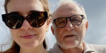 Фотографија од Ристовски и 39 години помладата девојка само во костим за капење, актерот го споредуваат со Џејмс Бонд