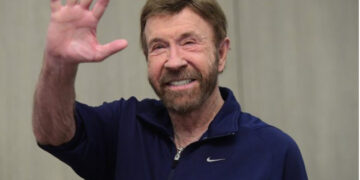 (Видео) Се чувствувам како да имам 48: Чак Норис го прослави својот 84. роденден