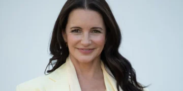 Ја навредуваа поради „пластика“, сега ја пофалија: Ѕвездата на „Сексот и градот“ без трошка шминка