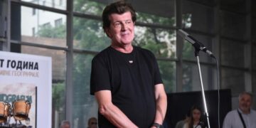 Бајага вознемирен од вревата од публиката: „Може ли да ве замолам да престанете да зборувате“