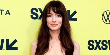 Ен Хатавеј се присети на незгодна аудиција на која мораше да бакне 10 колешки