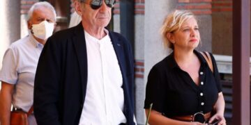 „Не ни сонував дека ќе стане љубовта на мојот живот“ Мики Манојловиќ за  20 години помладата  сопруга