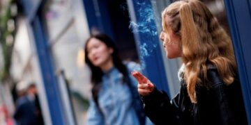 Италијански град го забрани пушењето на оддалеченост помала од 5 метри од други луѓе