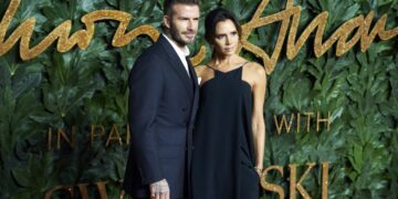 (Видео) Дејвид Бекам потроши 250.000 фунти за 50-тиот роденден на сопругата: посебно изненадување за сите беше настапот на групата „Спајс грлс“ заедно со Викторија