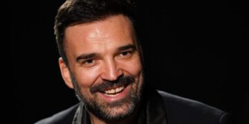 Баба (82) се јавила да закаже преглед кај Босиљчиќ: Го видела актерот на билборд, па се јавила на клиника