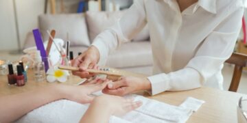 Ако сакате да ги закрепнете ноктите  од гелот, изберете јапонски маникир: традиционален метод за природен изглед