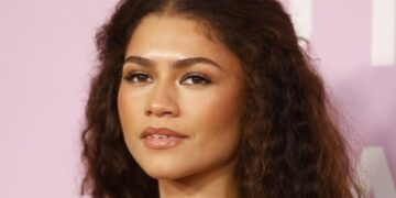 (Видео) Зендаја покажа нов имиџ на црвениот тепих, беше шокирана од подарокот што го доби