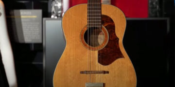 Гитарата на Џон Ленон продадена на аукција за рекордни 2,67 милиони евра