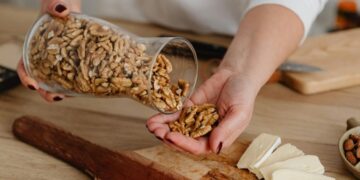 Невролог тврди дека некои јаткасти плодови помагаат во спречување на Алцхајмерова болест