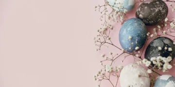 Најлесен природен начин за боење јајца со помош на чај