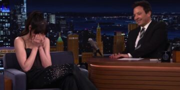 (Видео) Ен Хатавеј доживеа незгоден момент во шоуто на Џими Фалон