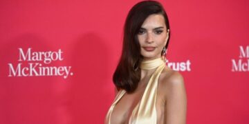 Мишел Фајфер се појави на црвениот тепих, обожавателите се восхитени од нејзината убавина