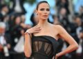 Обожавателите ја критикуваа руската манекенка за нејзината облека во Кан: „Страшно, се може да се види“