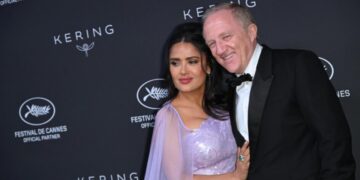 Салма Хајек и нејзиниот сопруг ги привлекоа погледите во Кан