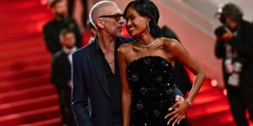 (Видео) Новинар ја праша Џеј Ло дали се разведува од Афлек, многумина ја фалат реакцијата на нејзиниот колега